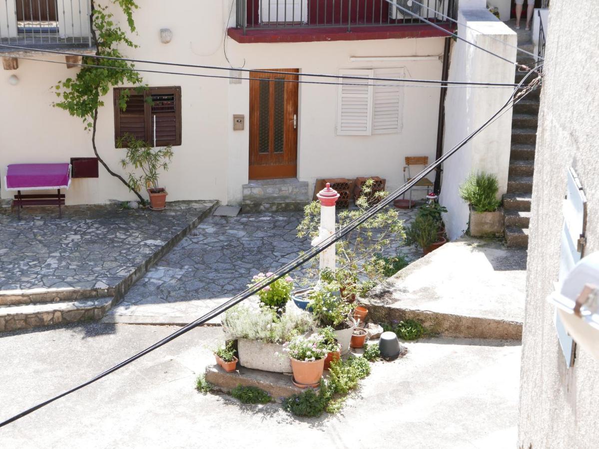 Potocina 21 Apartment Vrbnik Bagian luar foto
